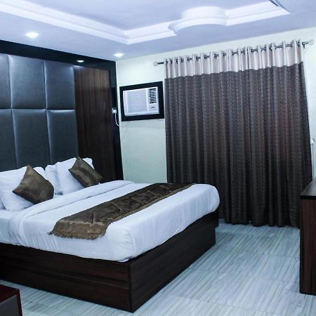 Six Diamond Hotel Икея Экстерьер фото