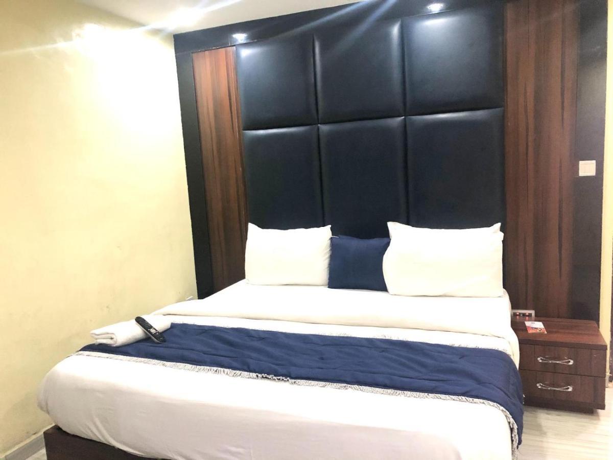 Six Diamond Hotel Икея Экстерьер фото